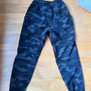 LULULEMON Camo Ready to Rulu jogger